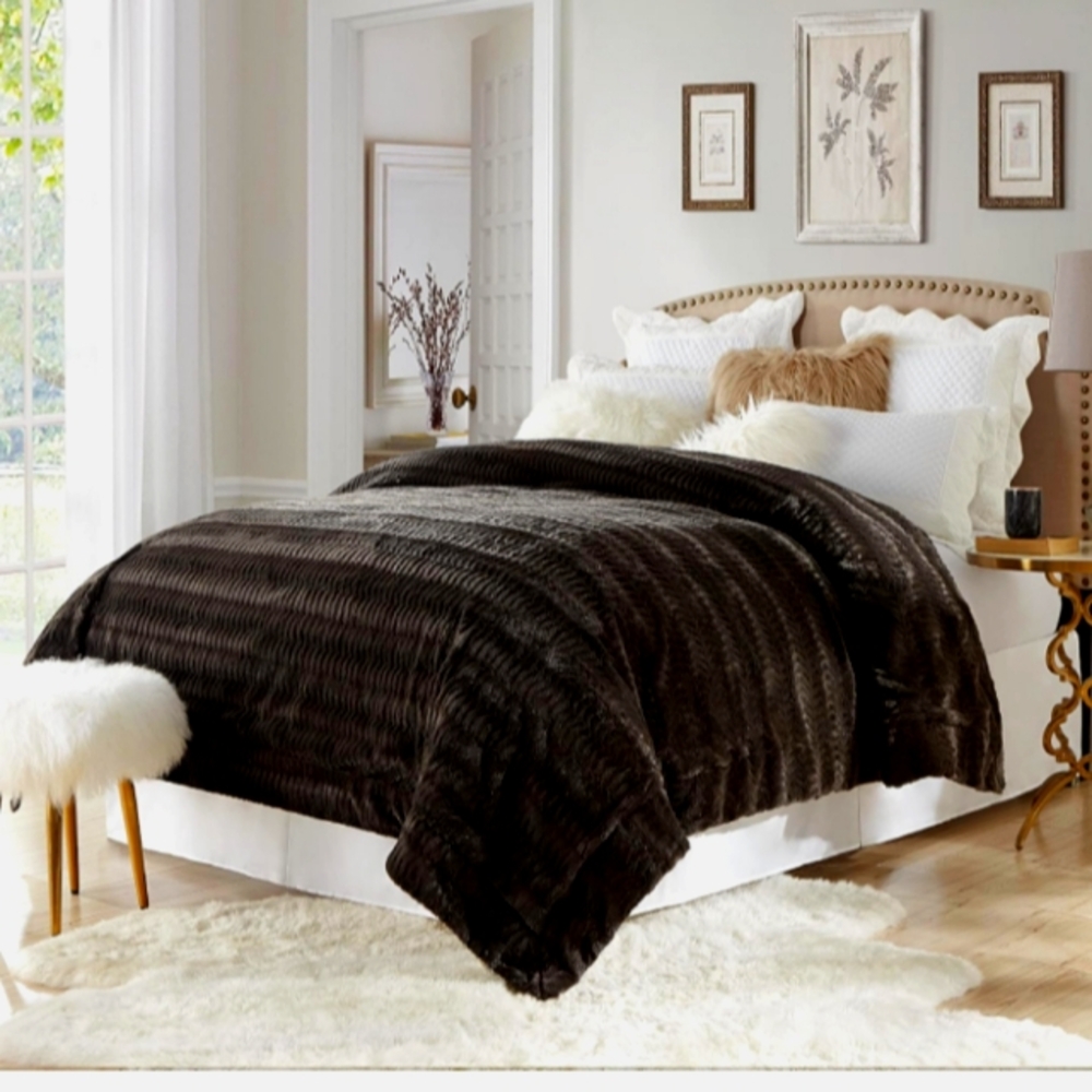 Soft Textured Chocolate Brown Queen / Full Size Bed Faux Fur Blanket Bedspread